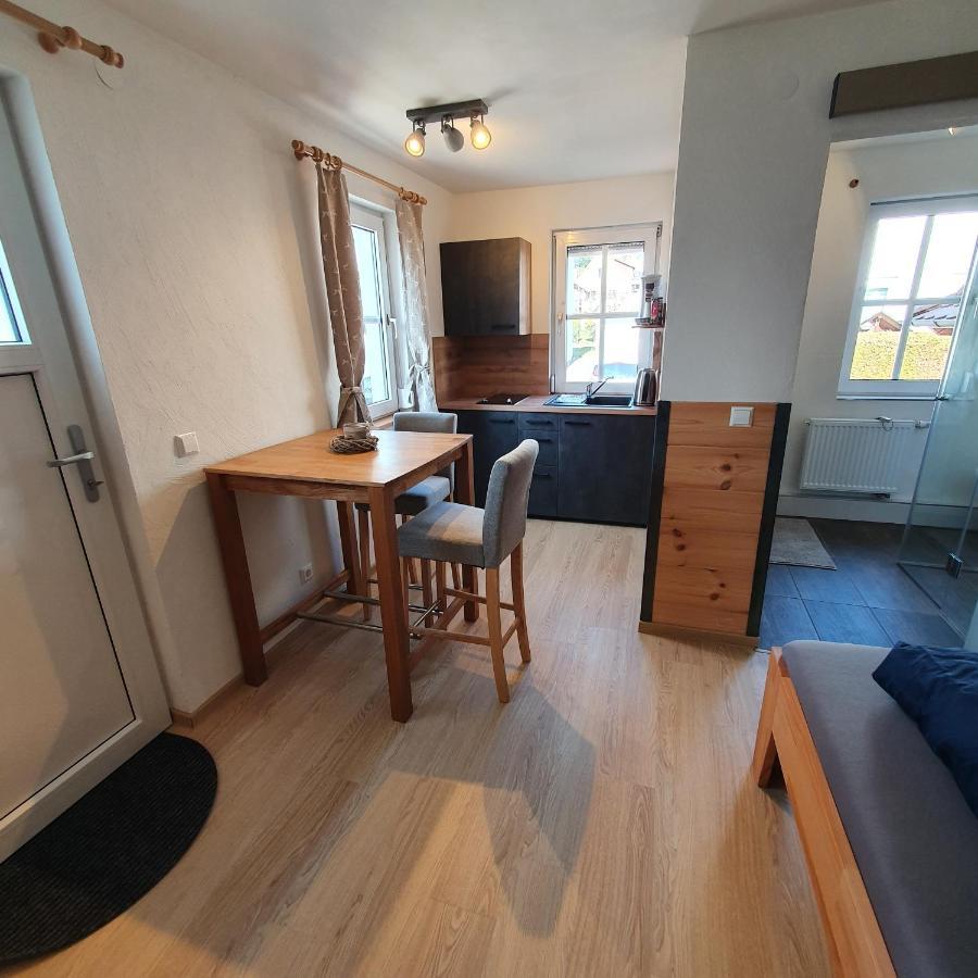 Alte Backstube - Ferienwohnung Huettenstube Und Ferienzimmer Auszeit Erkenbrechtsweiler Exterior photo