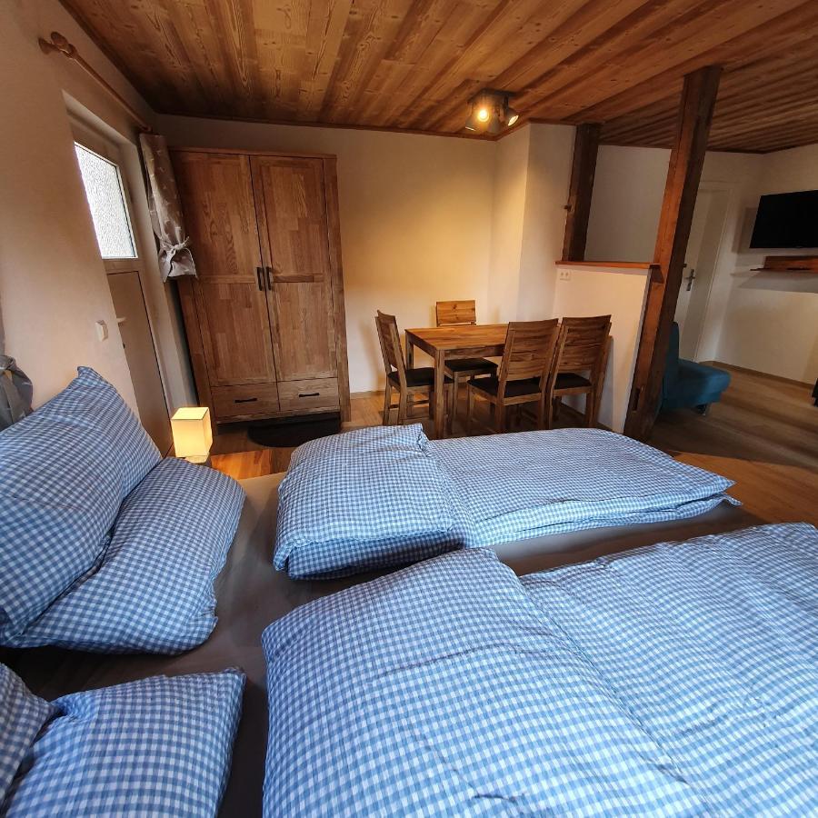 Alte Backstube - Ferienwohnung Huettenstube Und Ferienzimmer Auszeit Erkenbrechtsweiler Exterior photo