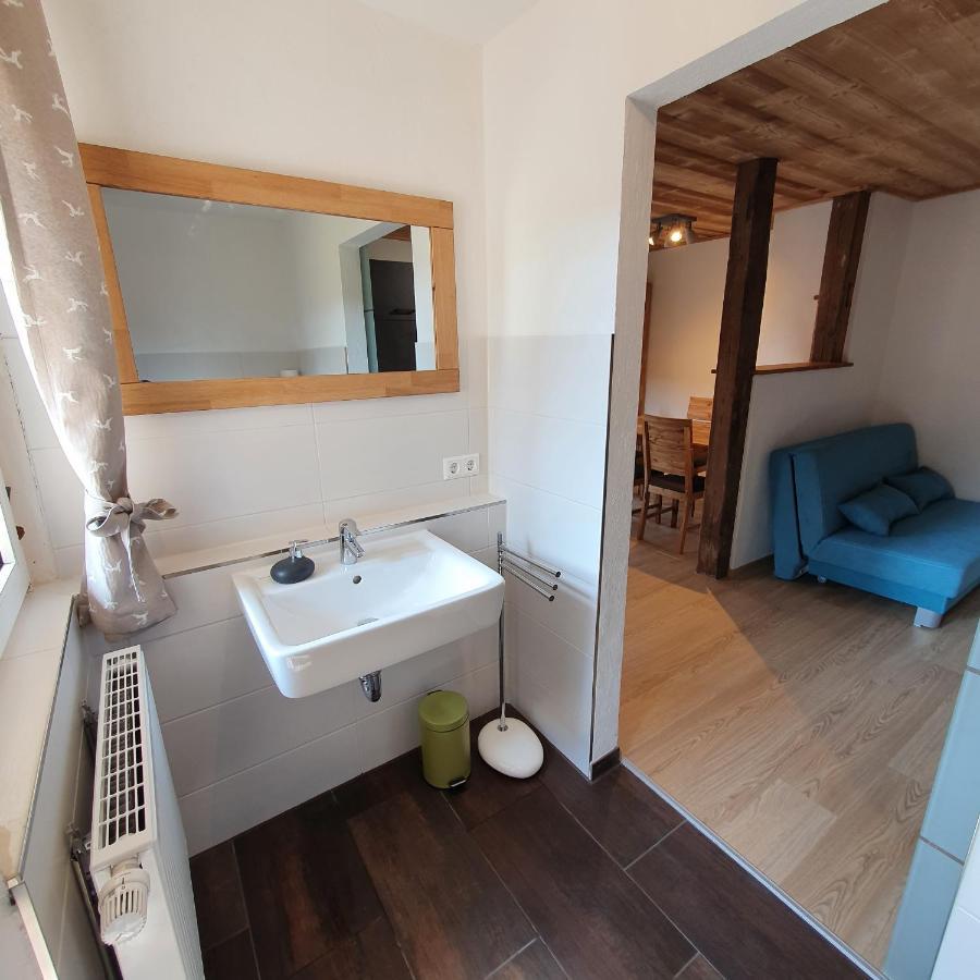 Alte Backstube - Ferienwohnung Huettenstube Und Ferienzimmer Auszeit Erkenbrechtsweiler Exterior photo