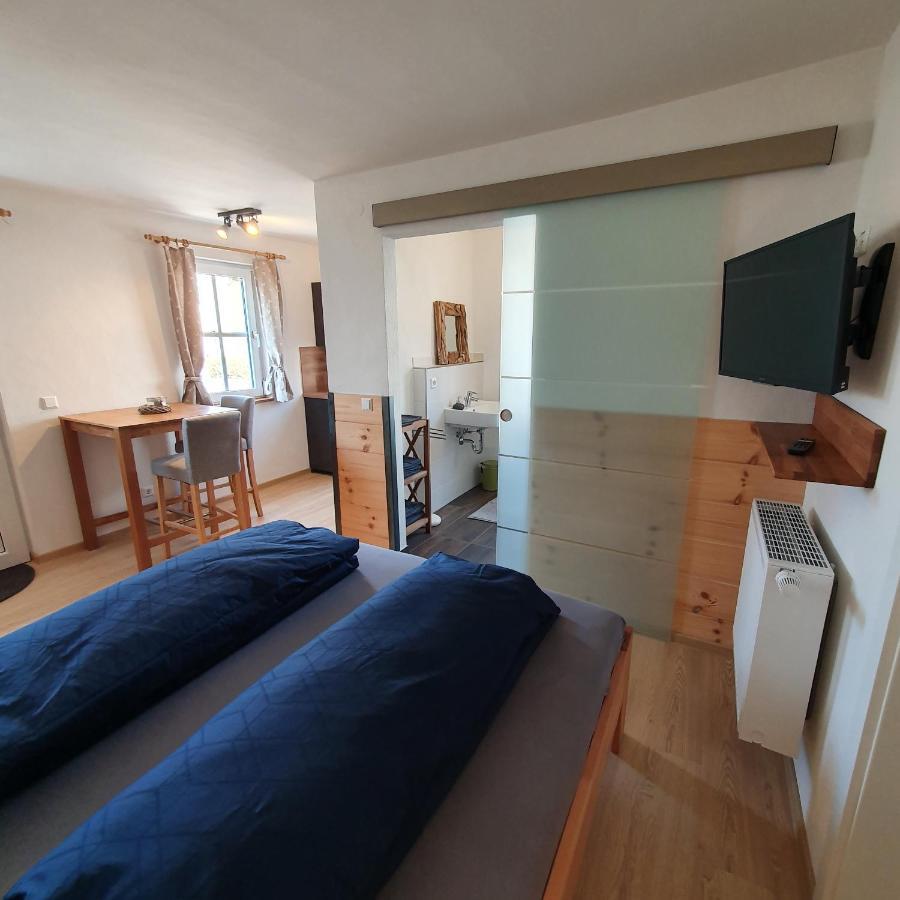 Alte Backstube - Ferienwohnung Huettenstube Und Ferienzimmer Auszeit Erkenbrechtsweiler Exterior photo