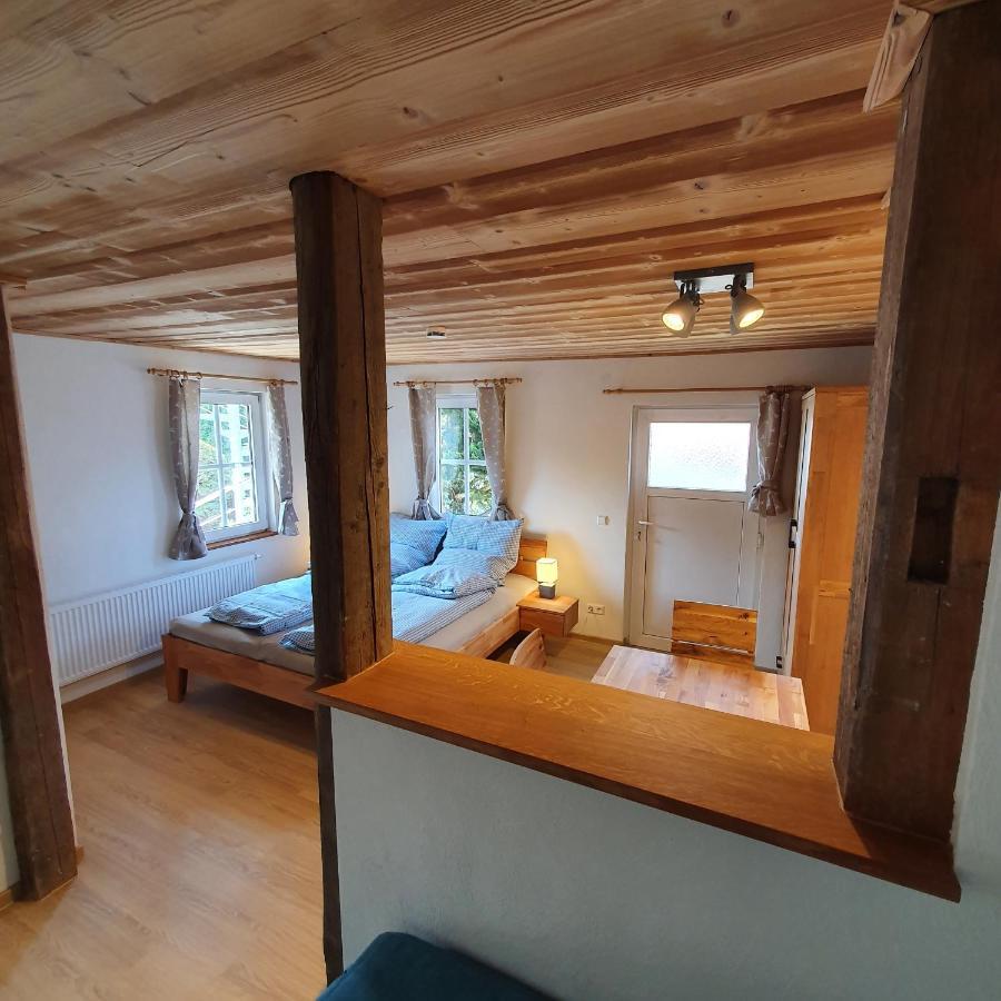 Alte Backstube - Ferienwohnung Huettenstube Und Ferienzimmer Auszeit Erkenbrechtsweiler Exterior photo