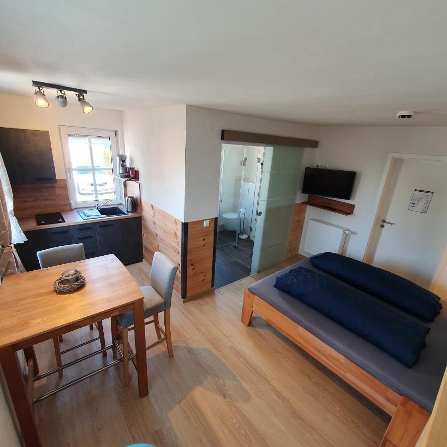 Alte Backstube - Ferienwohnung Huettenstube Und Ferienzimmer Auszeit Erkenbrechtsweiler Exterior photo
